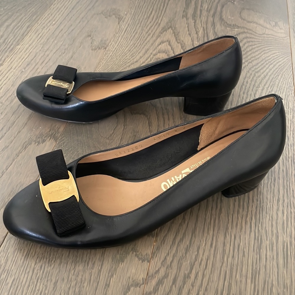 CLASSIC FERRAGAMO BLACK WORK FLAT SIZE 7 - Picture 3 of 8